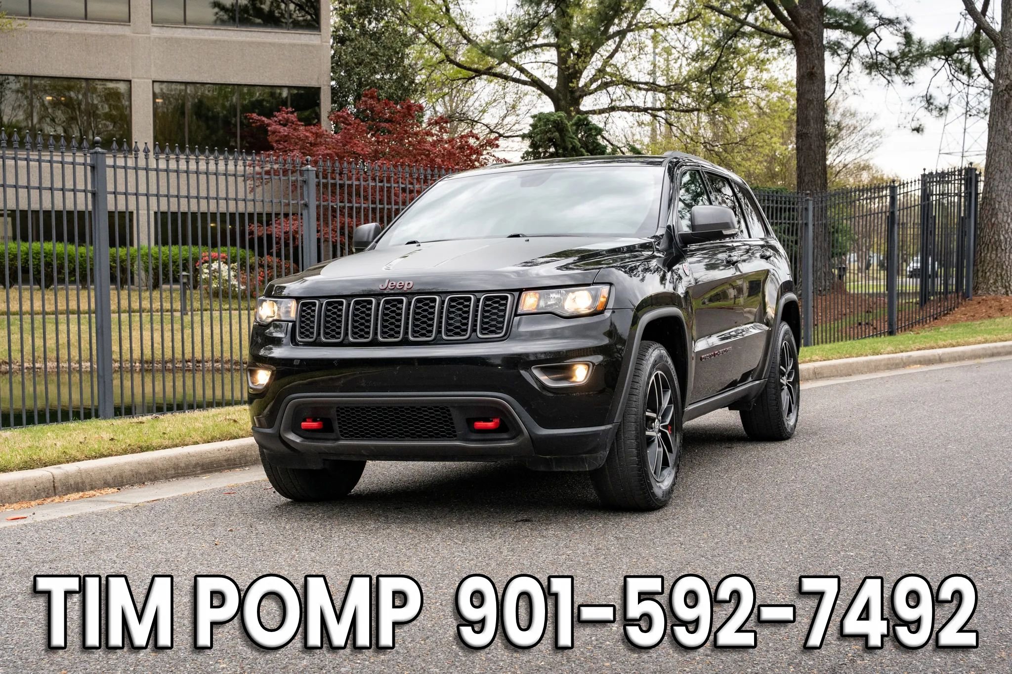 Used 2017 Jeep Grand Cherokee Trailhawk image 2