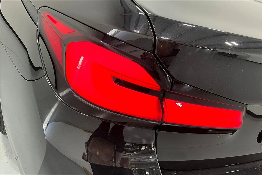 Used 2023 BMW 530i w/ Premium Package image 39