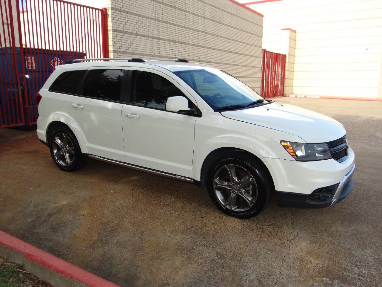 Used 2017 Dodge Journey Crossroad FWD image 4