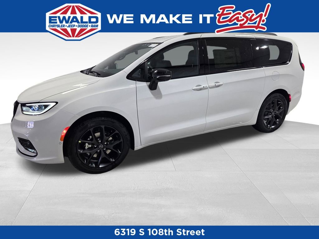 New 2026 Chrysler Pacifica Select w/ S Appearance Package image 15