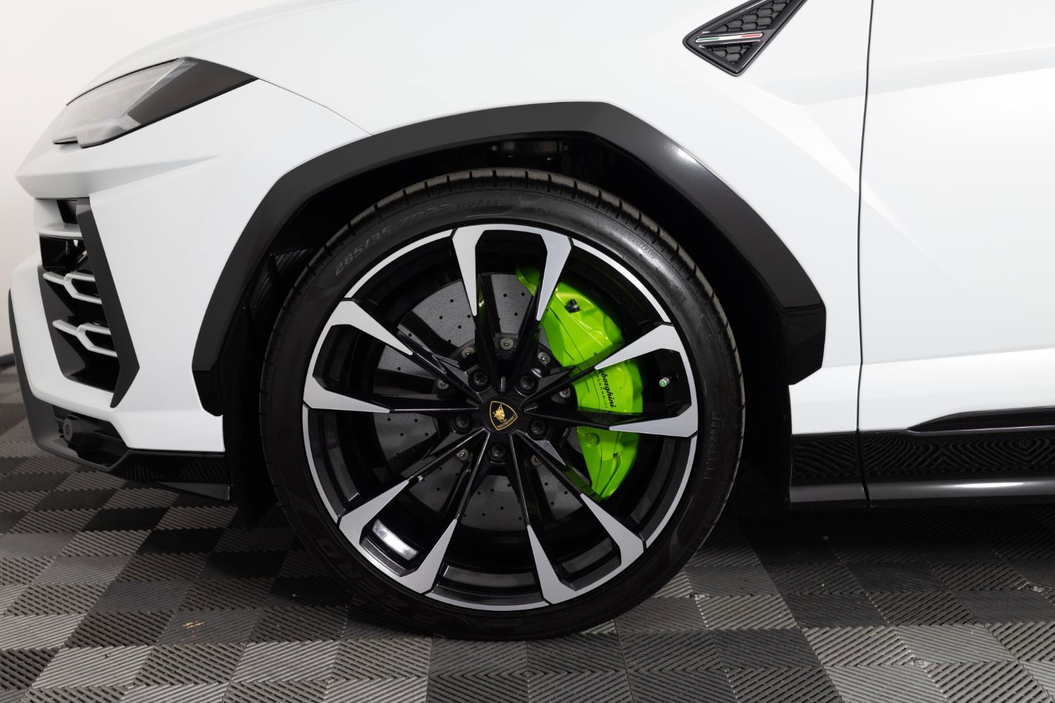 Used 2021 Lamborghini Urus AWD/4WD image 19