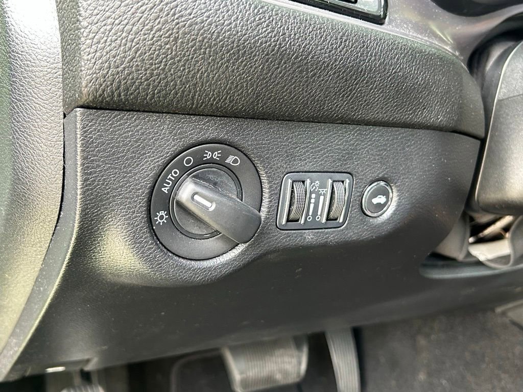 Used 2023 Dodge Challenger SXT image 40