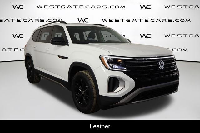 Used 2025 Volkswagen Atlas Peak Edition SE image 4