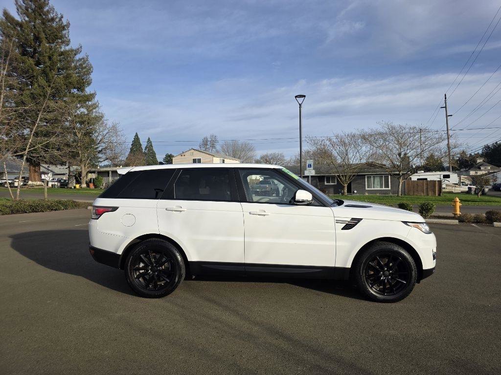 Used 2016 Land Rover Range Rover Sport SE image 4