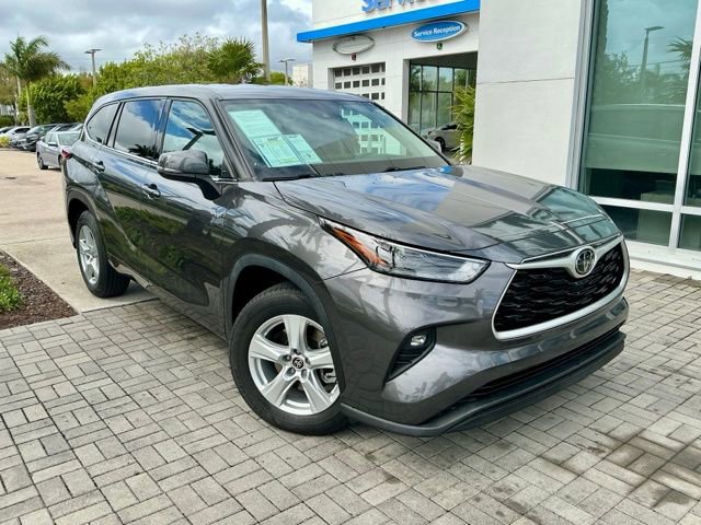 Used 2022 Toyota Highlander LE