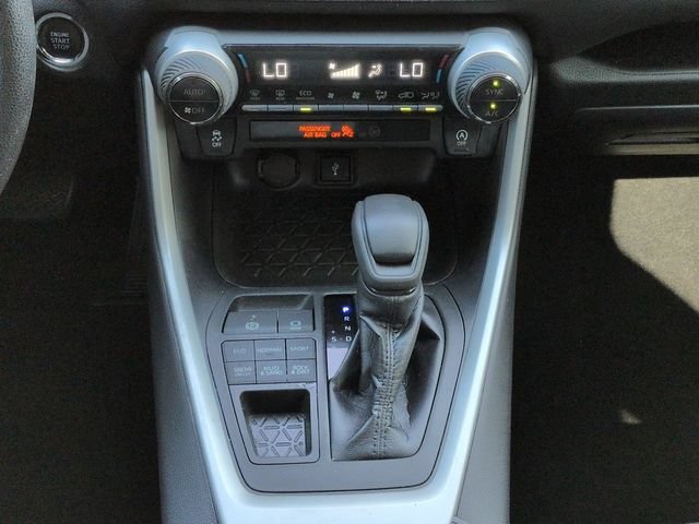 Used 2020 Toyota RAV4 XLE AWD/4WD image 19