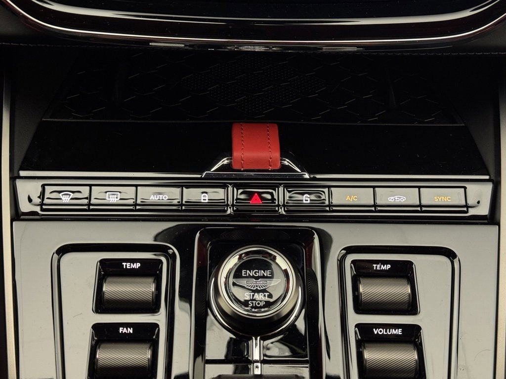 Used 2025 Aston Martin DBX 707 image 31