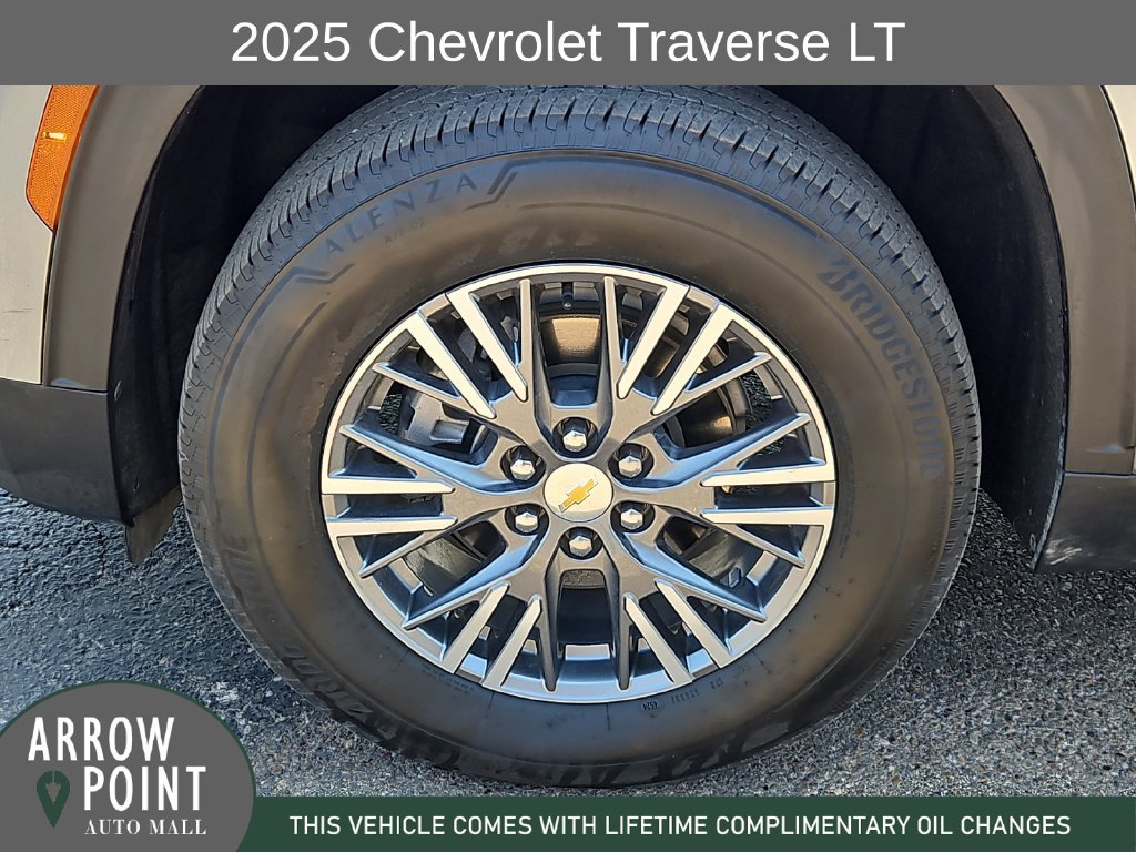 Used 2025 Chevrolet Traverse LT FWD image 16