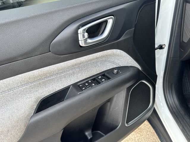 Used 2024 Jeep Compass Sport image 10