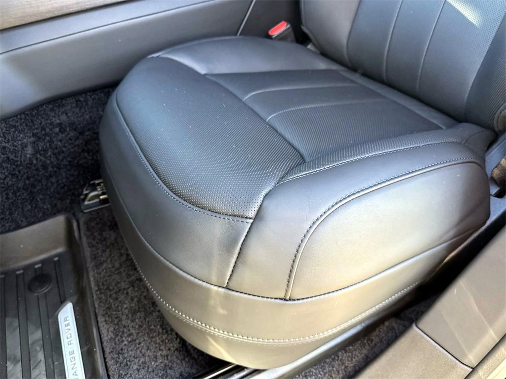 New 2026 Land Rover Range Rover SE image 16