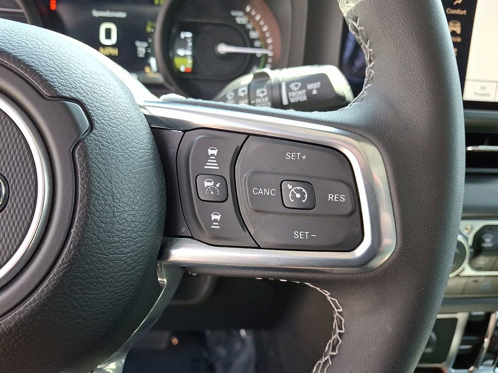 Used 2025 Jeep Wrangler Unlimited Sahara image 21
