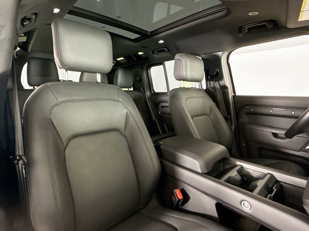 Used 2025 Land Rover Defender 110 S image 14