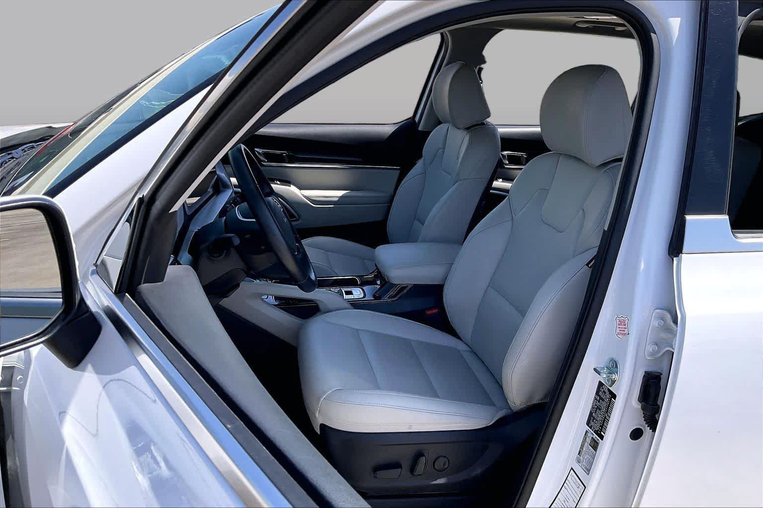 Used 2025 Kia Telluride S FWD image 7