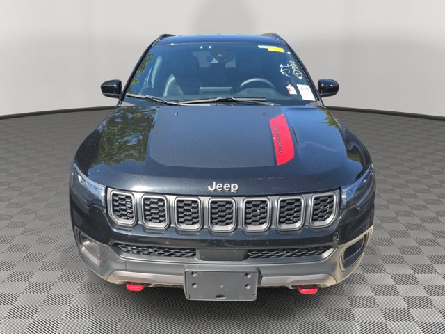 Used 2025 Jeep Compass Trailhawk AWD/4WD image 2