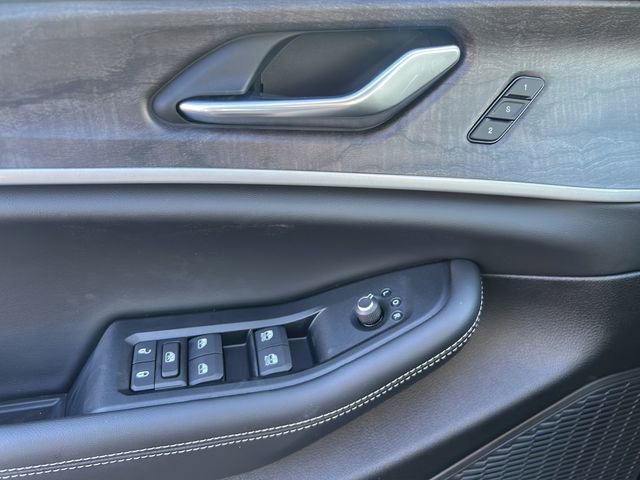 New 2025 Jeep Grand Cherokee Limited image 12