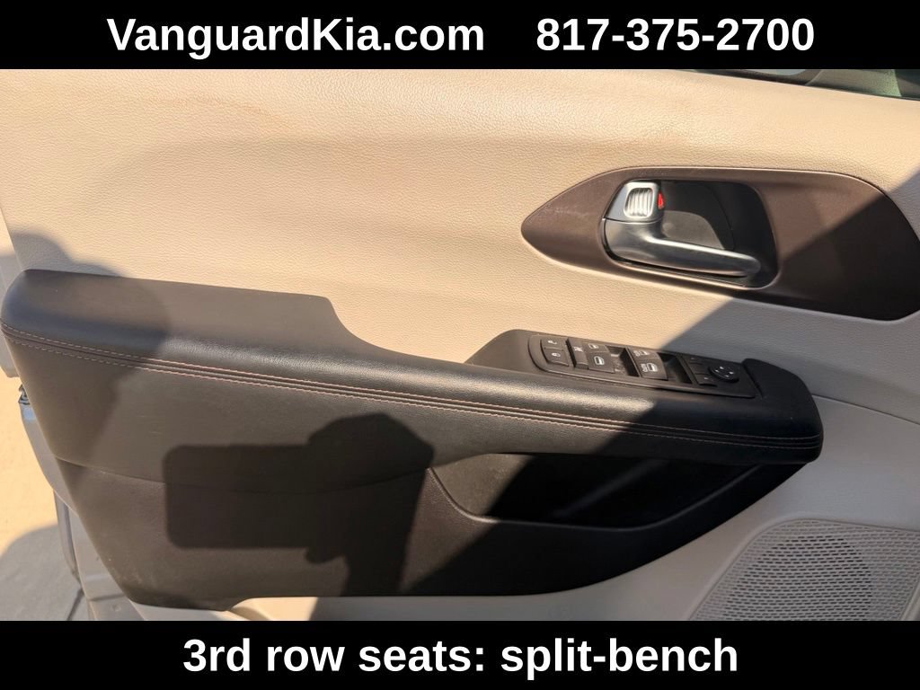 Used 2019 Chrysler Pacifica Touring-L FWD image 17