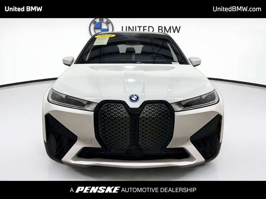Used 2024 BMW iX xDrive50 w/ Sport Package AWD/4WD image 2