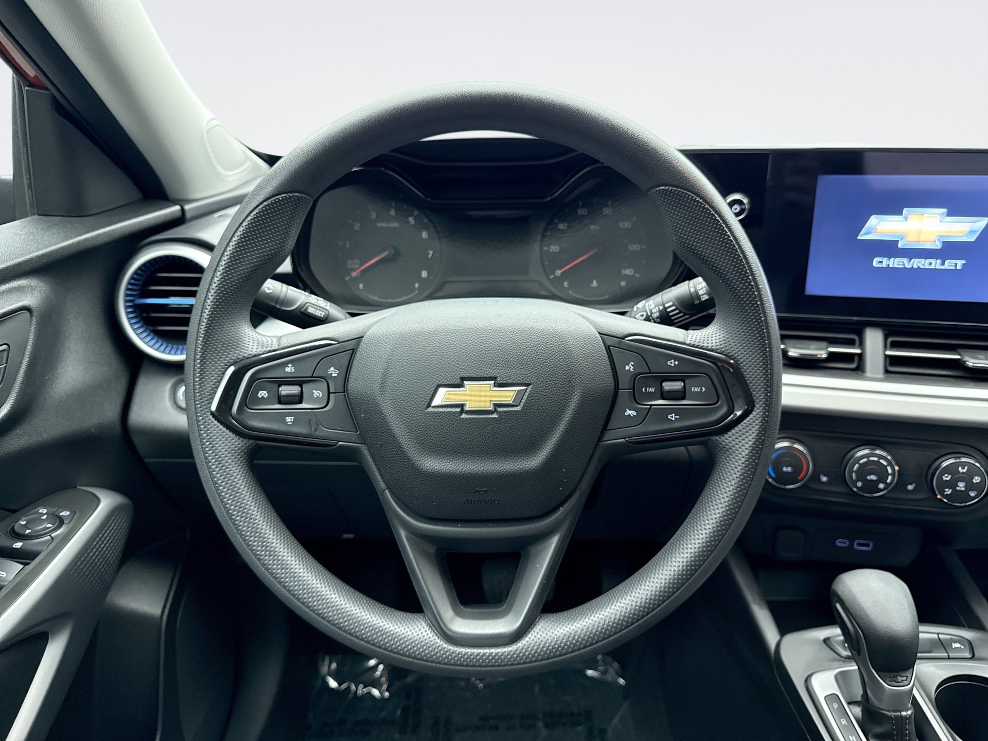 Used 2024 Chevrolet Trax LS w/ LS Convenience Package FWD image 12