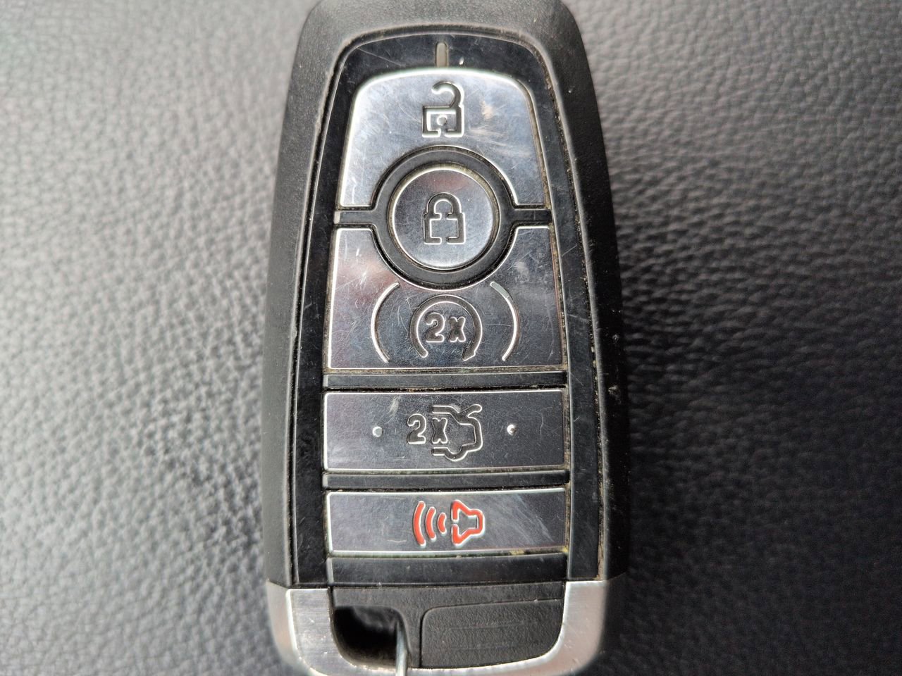 Used 2018 Ford Explorer Sport image 32