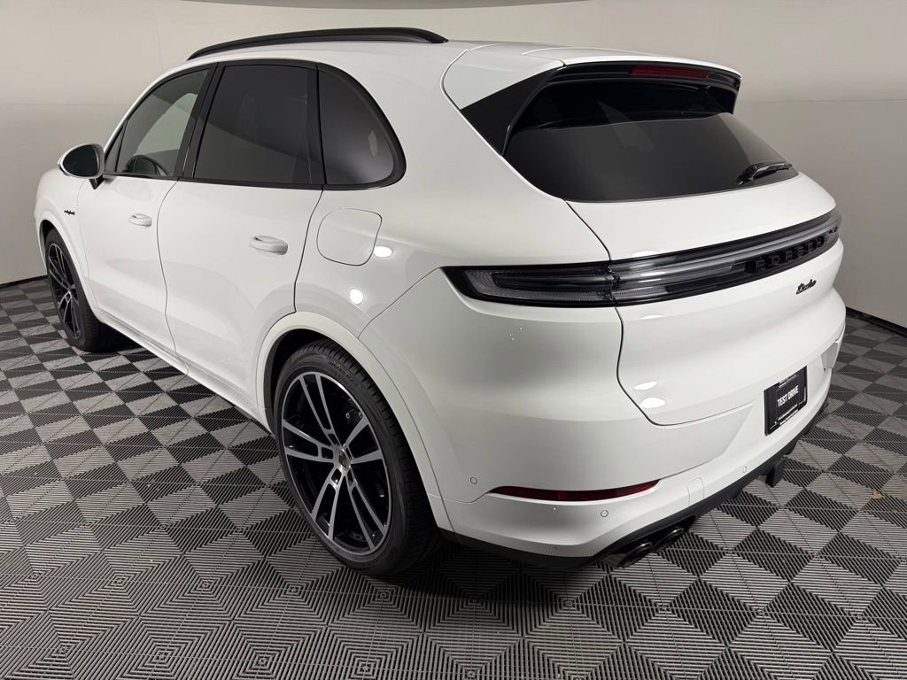New 2025 Porsche Cayenne Turbo image 3