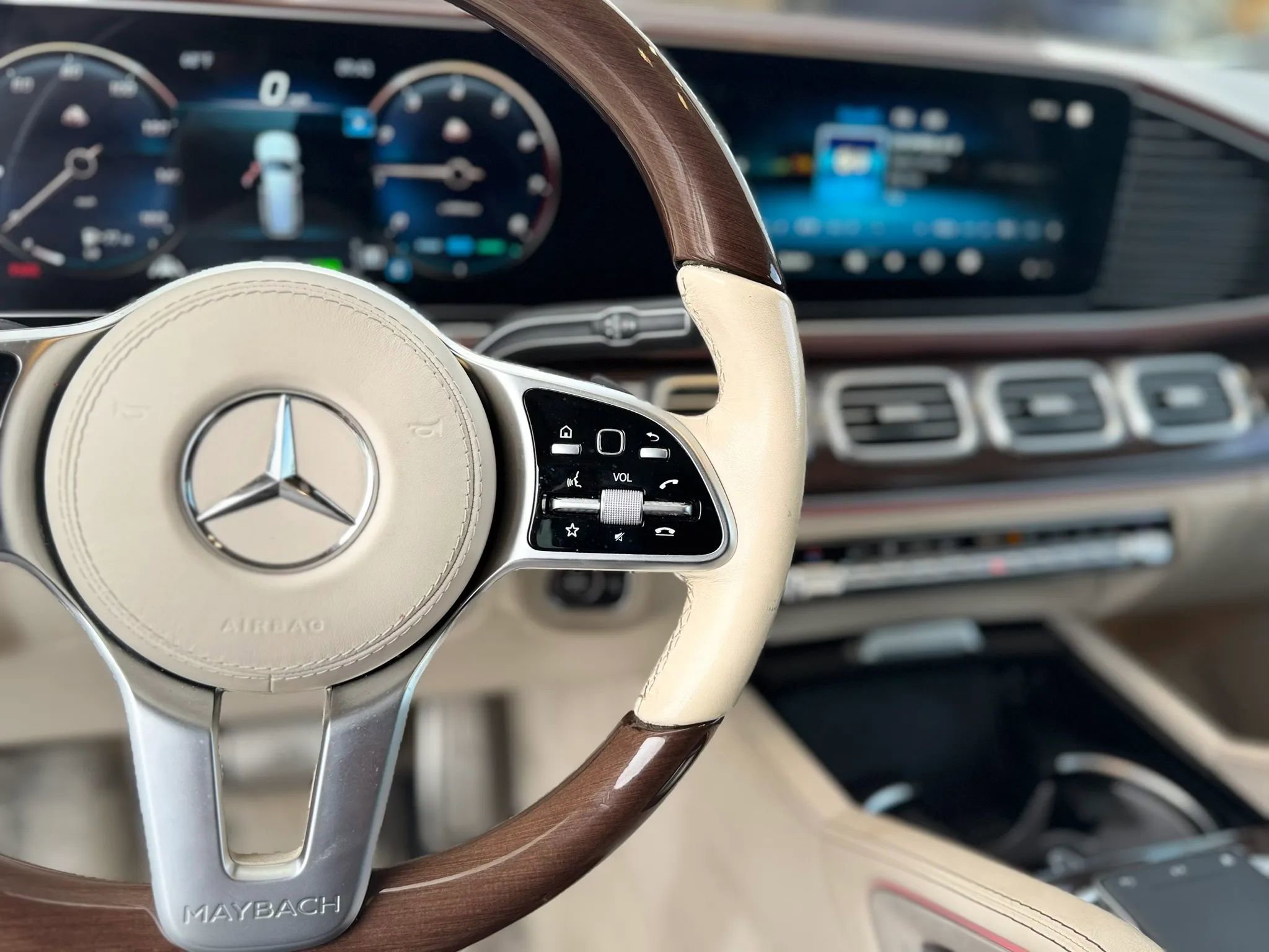 Used 2021 Mercedes-Benz Maybach GLS 600 4MATIC image 11