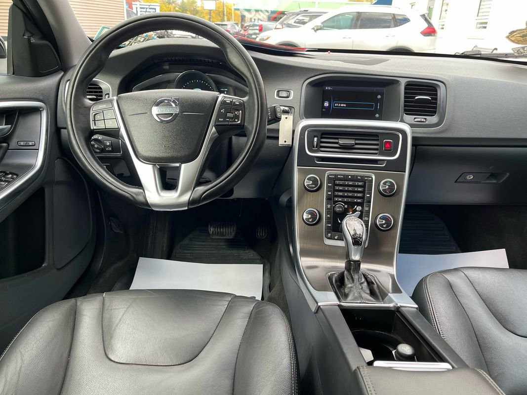 Used 2015 Volvo V60 T5 Platinum image 6