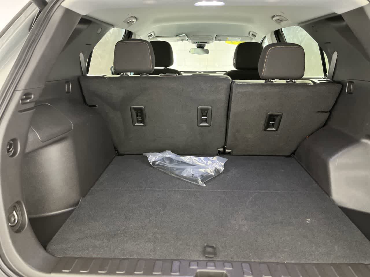 Used 2024 Chevrolet Equinox LT w/ Driver Convenience Package FWD image 27