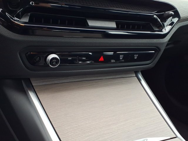 Used 2025 BMW 330i xDrive Sedan AWD/4WD image 14