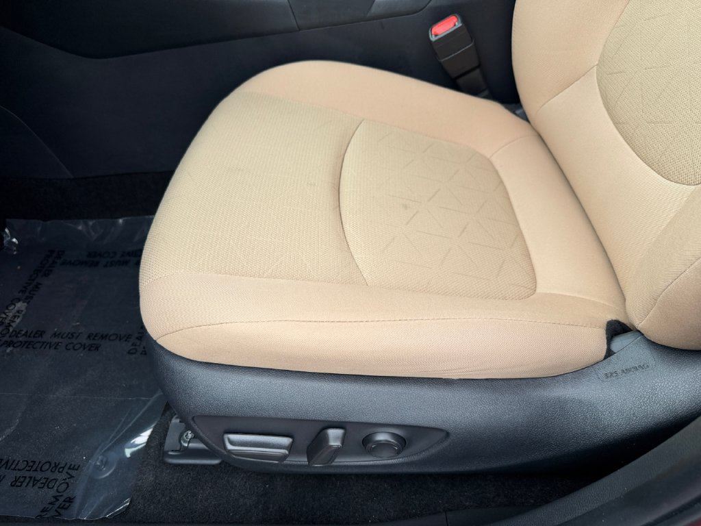 Used 2025 Toyota RAV4 XLE AWD/4WD image 25