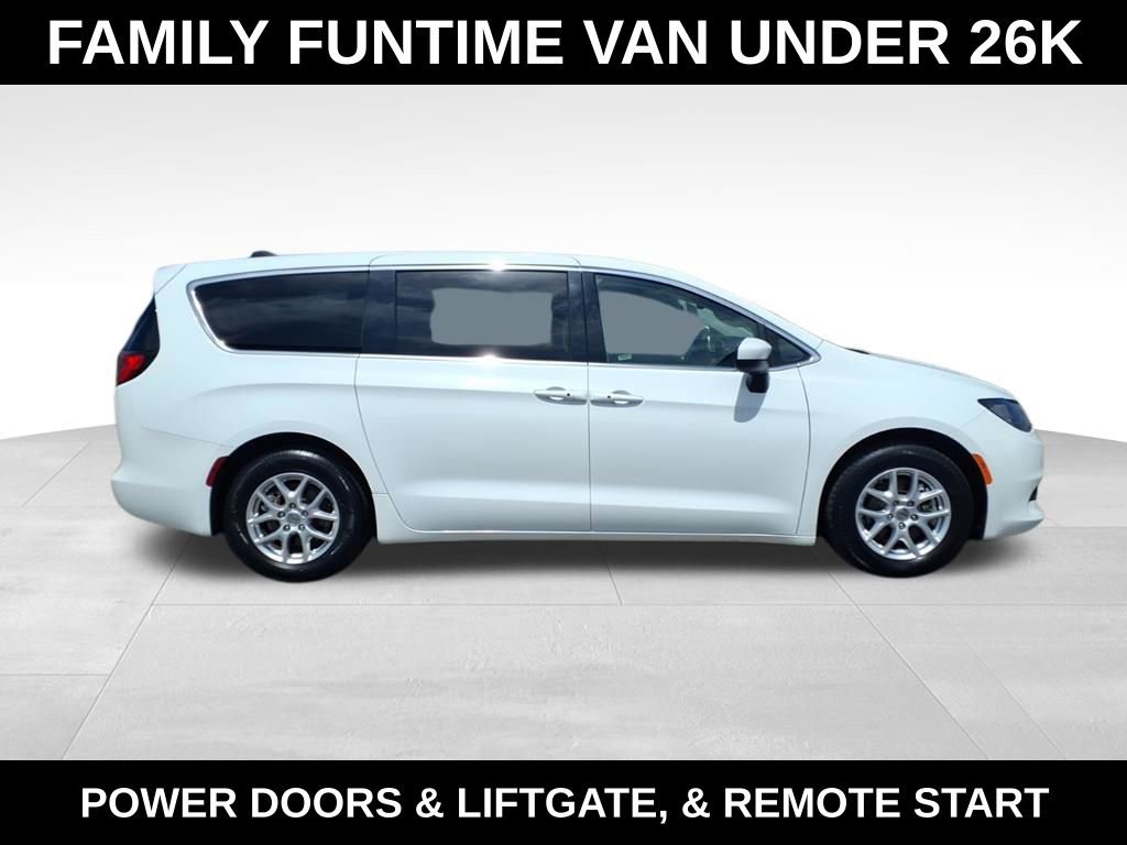 Used 2023 Chrysler Voyager LX image 9