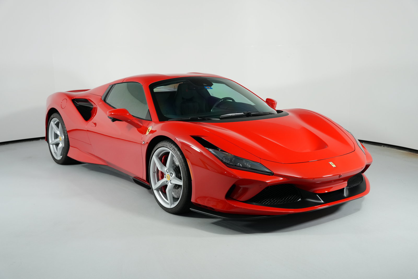 Used 2023 Ferrari F8 Spider RWD image 2