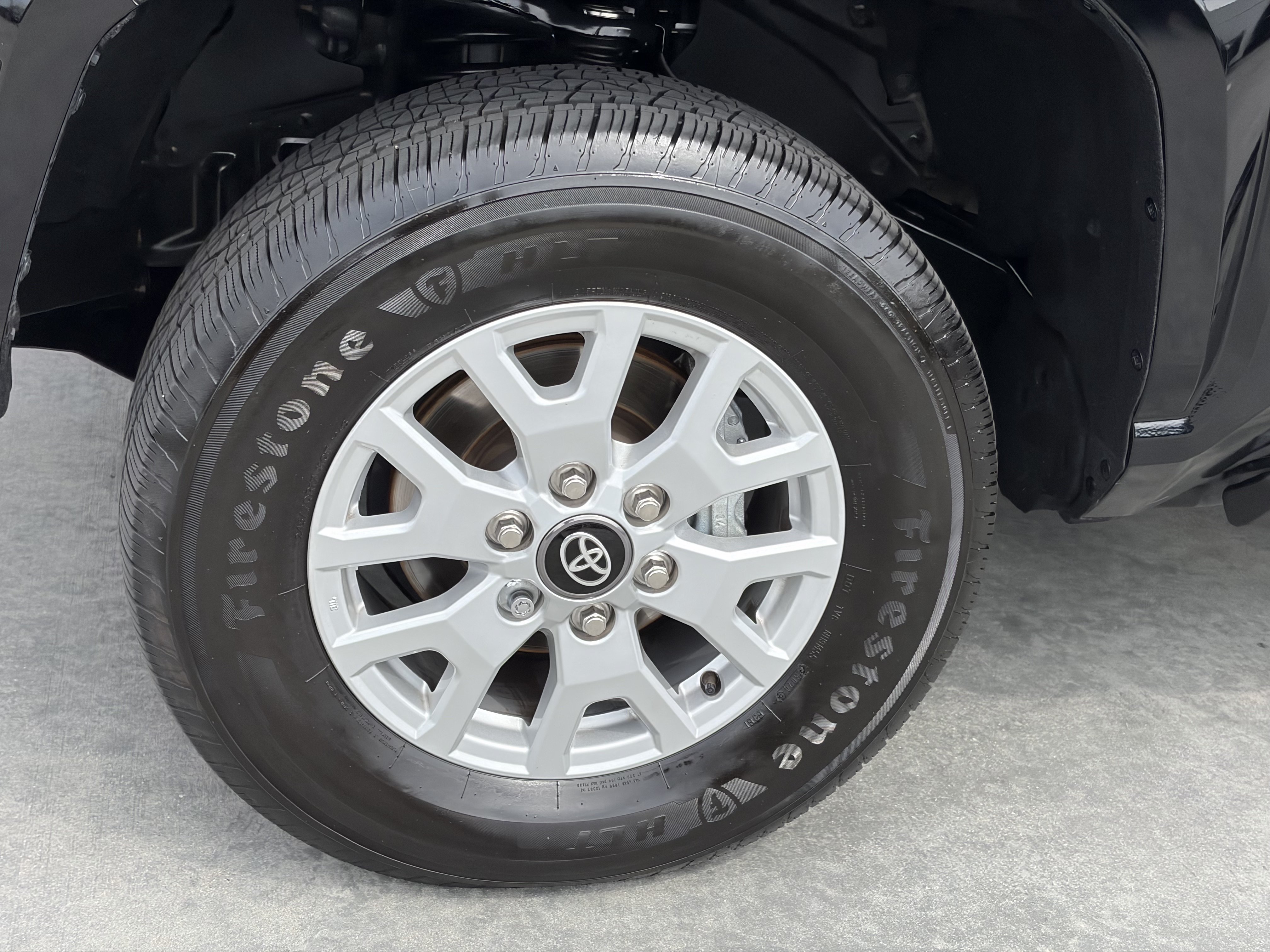 Certified 2024 Toyota Tacoma SR5 AWD/4WD image 8