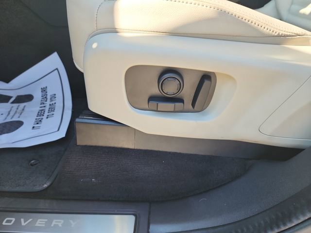 Used 2023 Land Rover Discovery S image 15