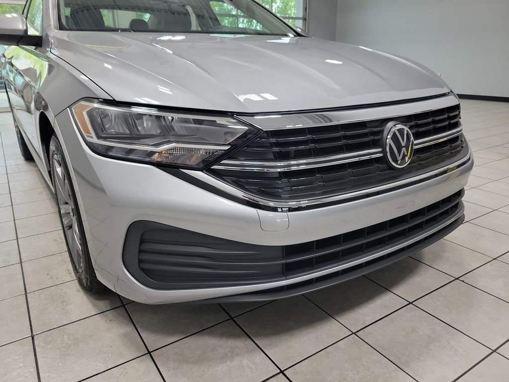 Used 2023 Volkswagen Jetta SE w/ Panoramic Sunroof Package FWD image 23