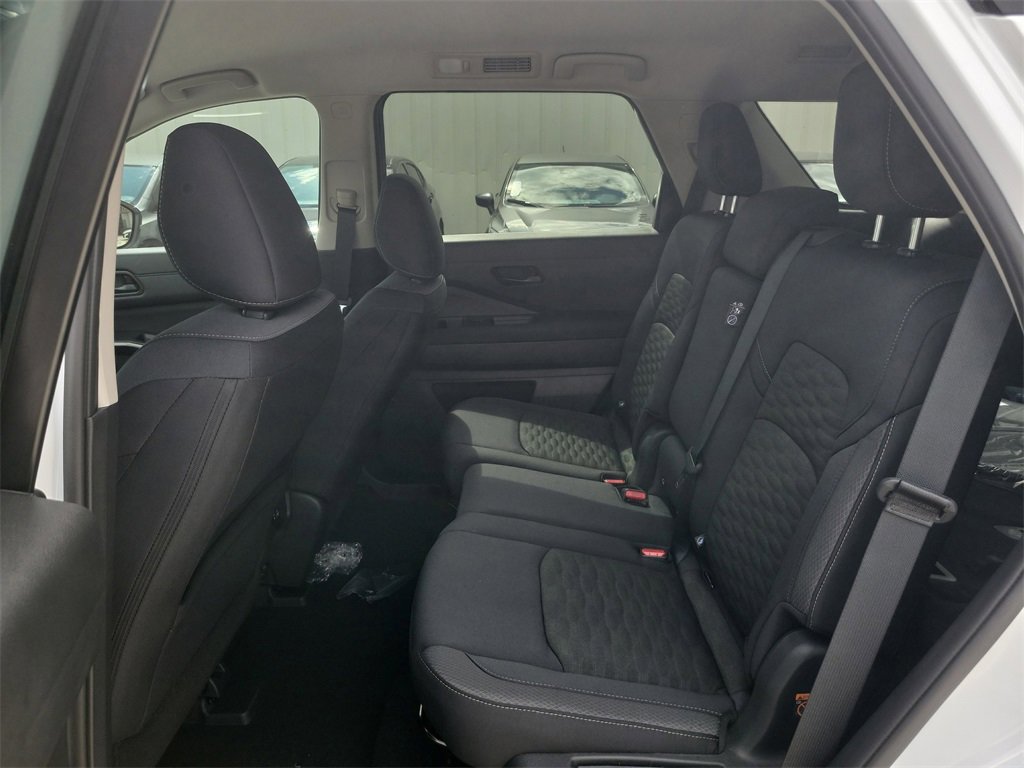 New 2025 Nissan Pathfinder SV image 6