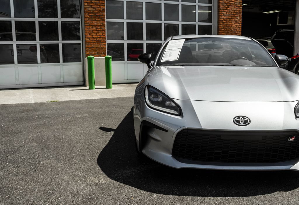 Used 2025 Toyota GR86 RWD image 30