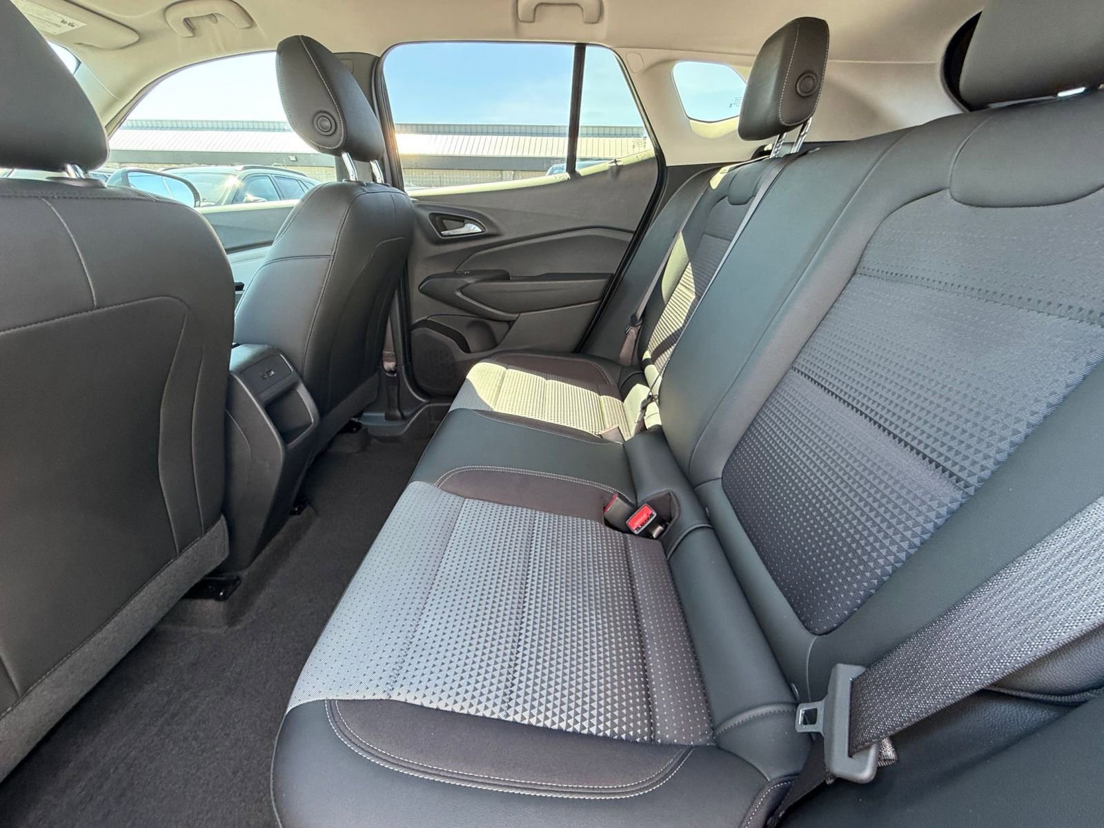 Used 2025 Chevrolet Trax LT FWD image 24