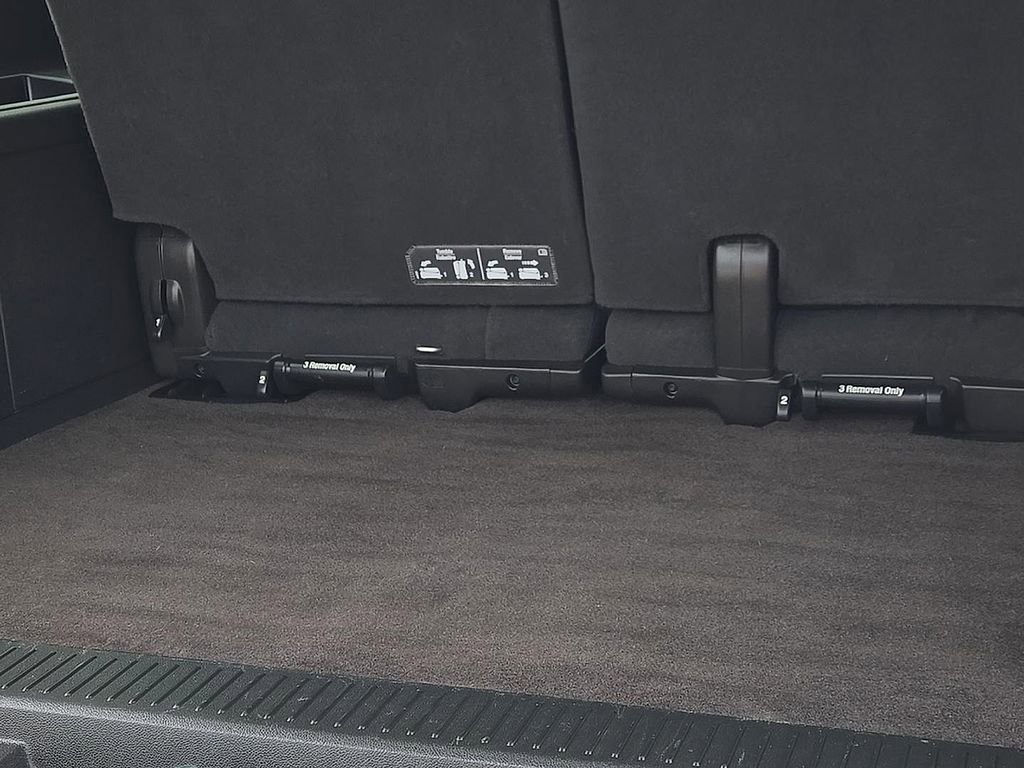 Used 2014 Chevrolet Suburban LT image 9