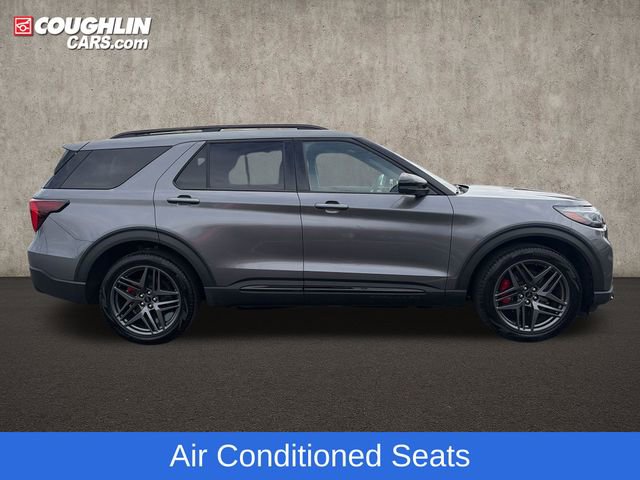 Used 2025 Ford Explorer ST image 11