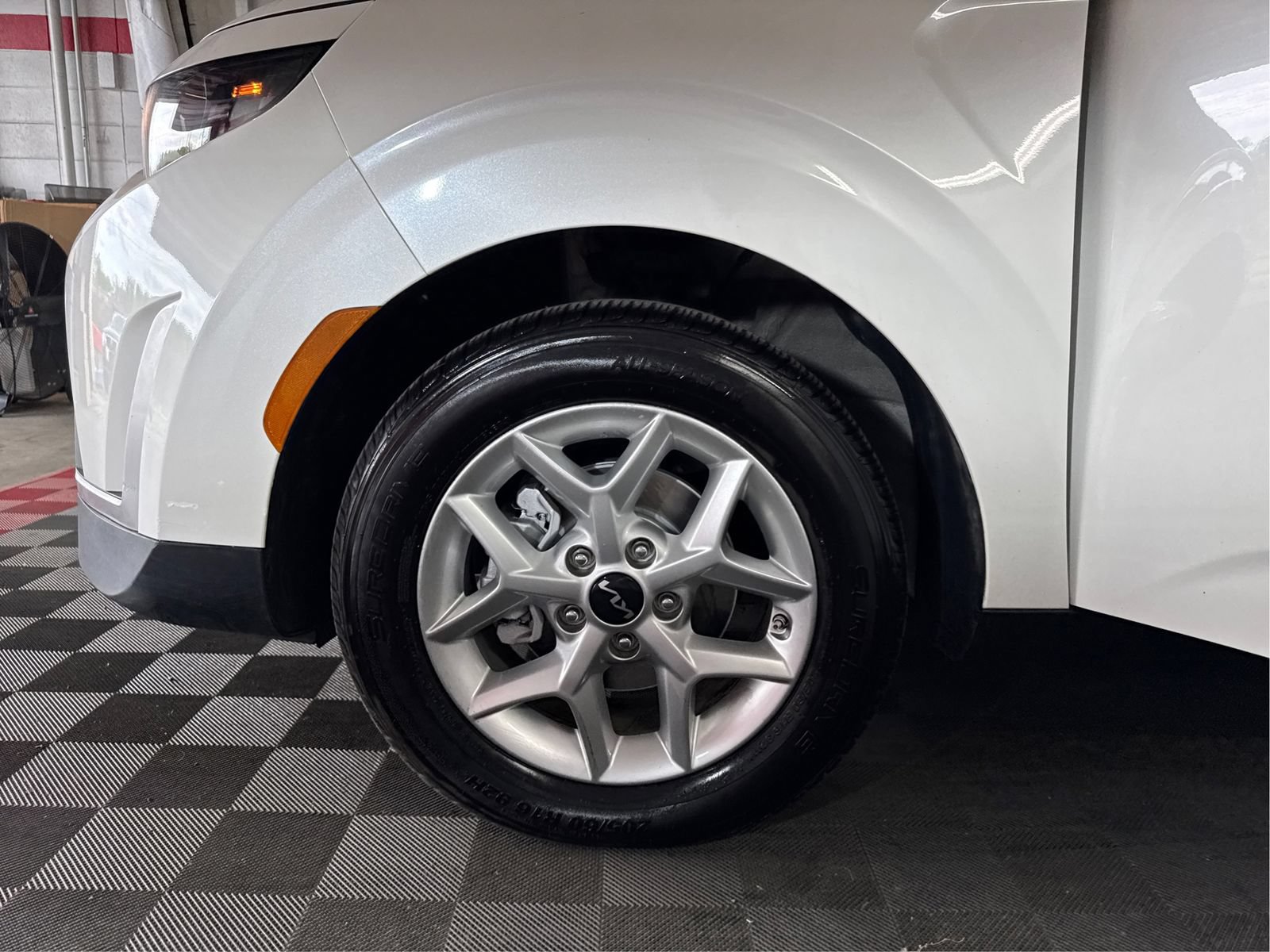 Used 2023 Kia Soul LX w/ LX Technology Package FWD image 17