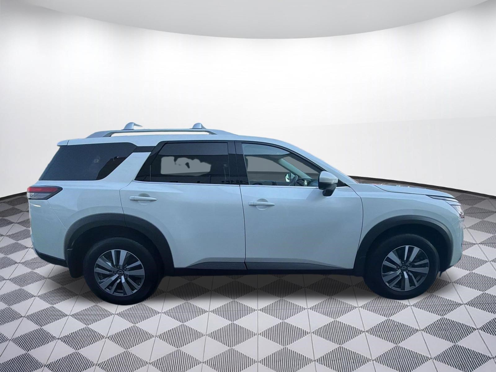 Used 2024 Nissan Pathfinder SL AWD/4WD image 8