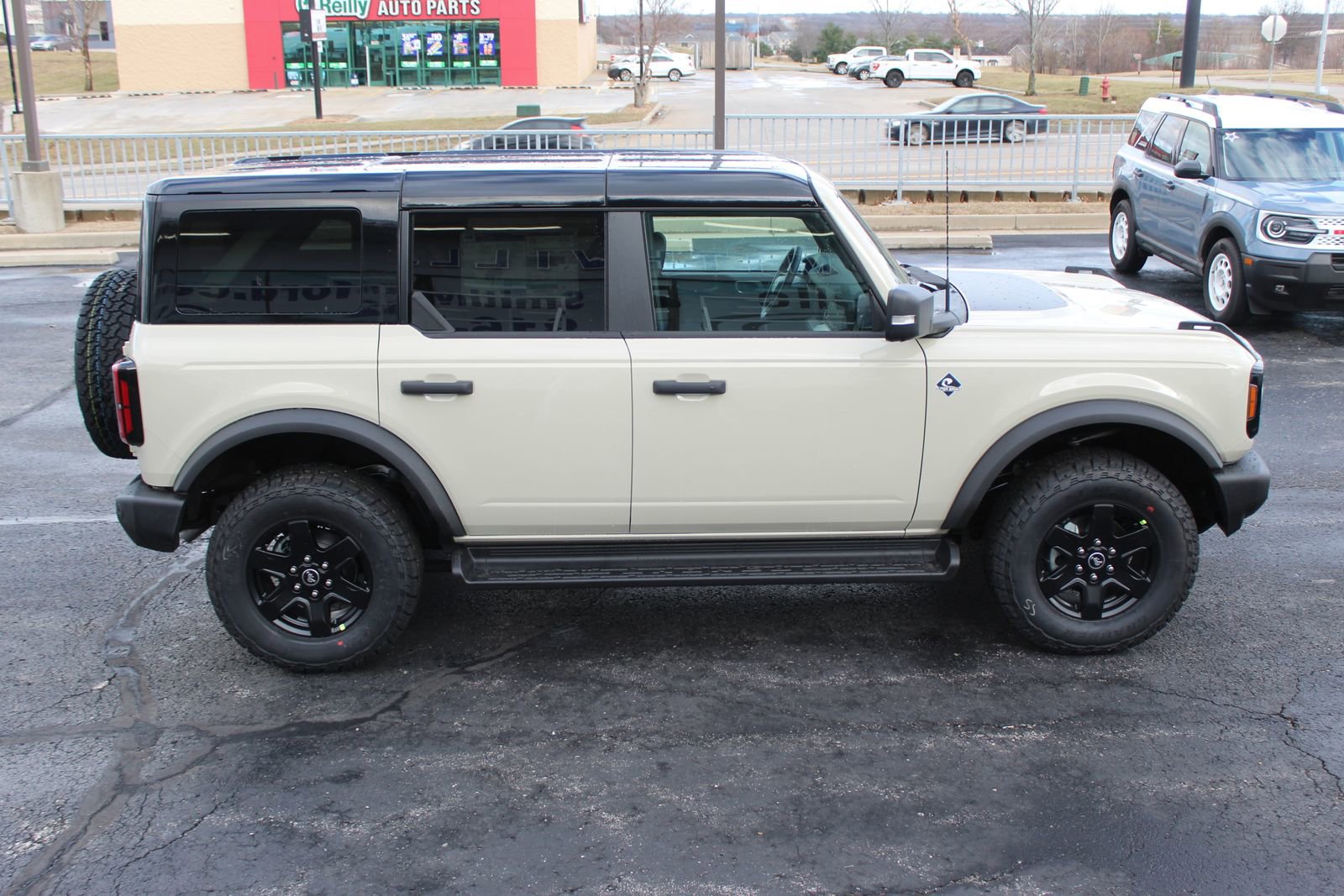 New 2025 Ford Bronco Outer Banks image 9