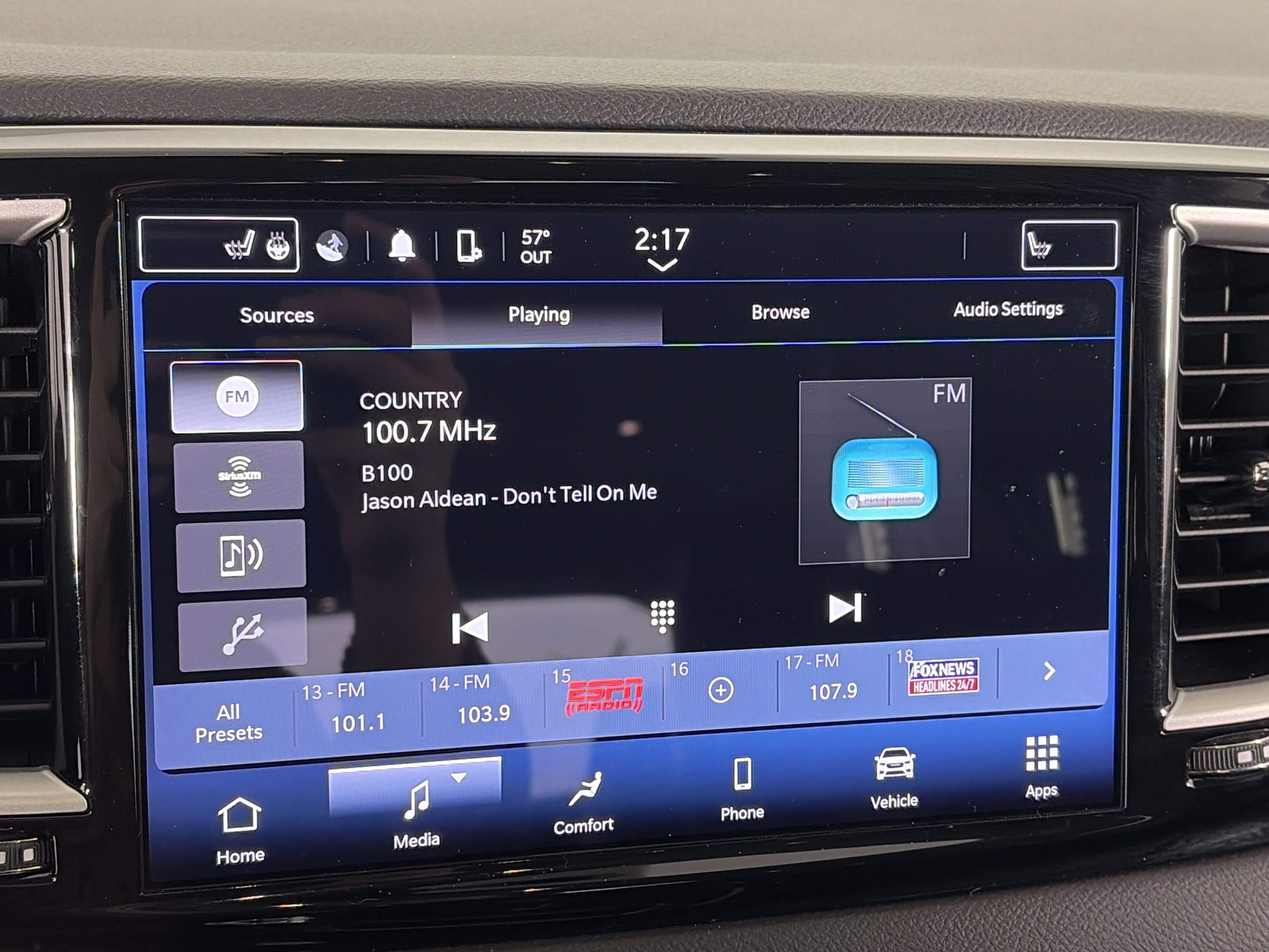 Used 2024 Chrysler Pacifica Touring-L image 19