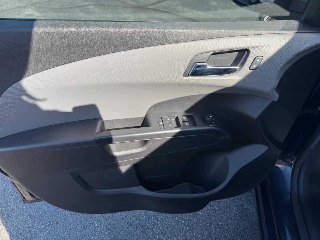 Used 2015 Chevrolet Sonic LT FWD image 17