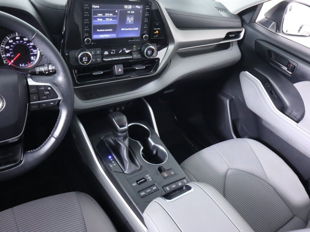 Used 2020 Toyota Highlander LE AWD/4WD image 33