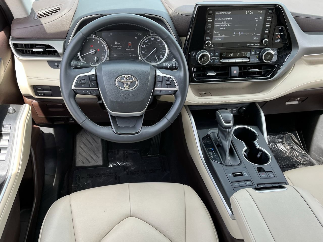 Used 2022 Toyota Highlander XLE image 10