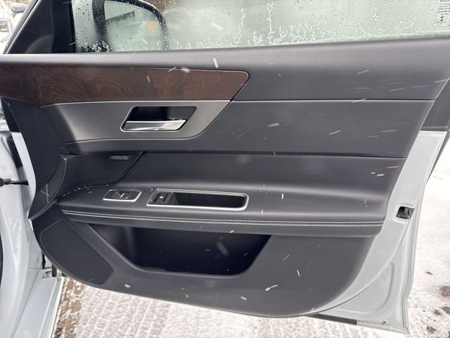 Used 2020 Jaguar XF Checkered Flag image 27