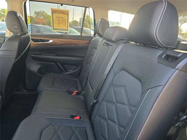 Used 2025 Volkswagen Atlas SE FWD image 11