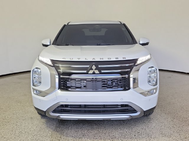 Used 2026 Mitsubishi Outlander SE FWD image 3