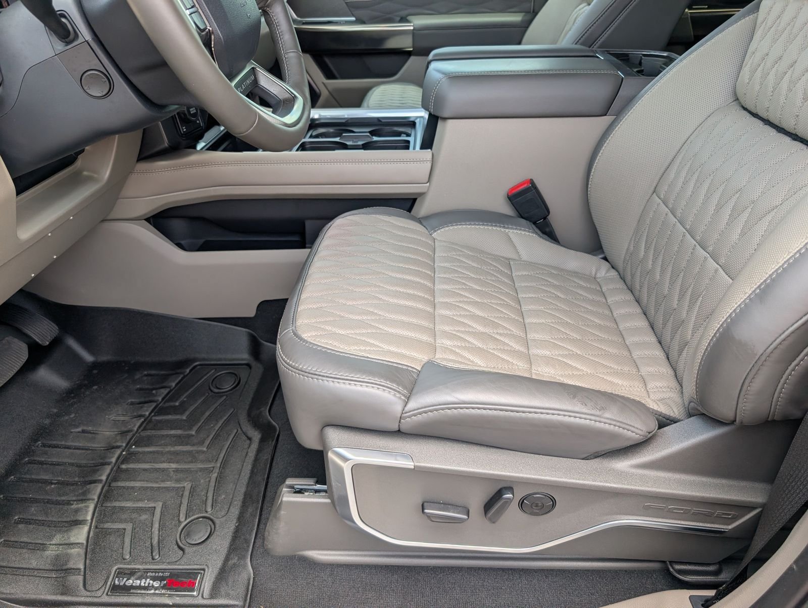 Used 2025 Ford F250 Platinum w/ Platinum Plus Package AWD/4WD image 14